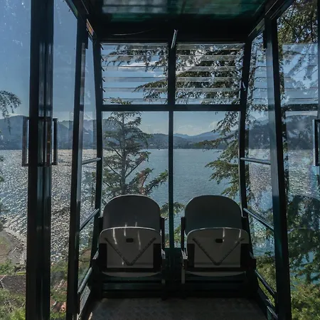 Front With Private Funicular By Rent 科莫